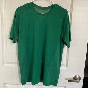Men’s Size M Green Swiftly Tech Shirt
